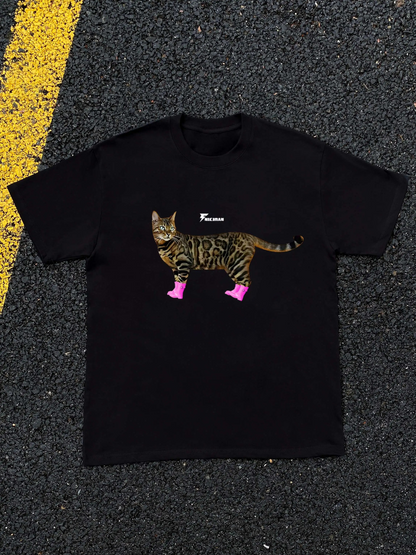 ブーツを履いたヒョウ猫Tシャツ